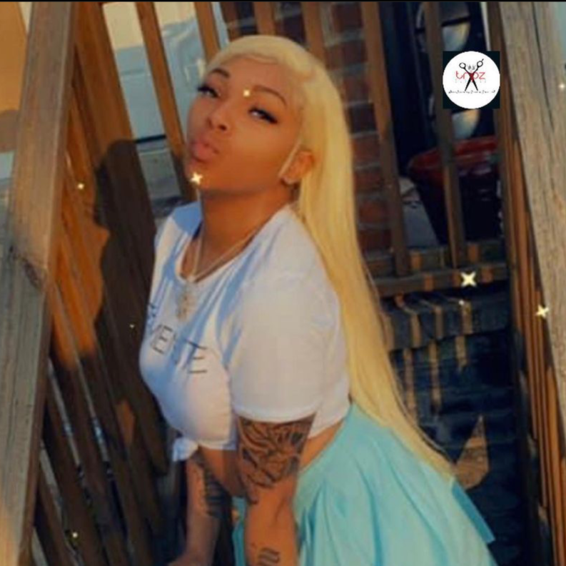 TOP VIRGIN. 613 Straight And Body Wave Bundles